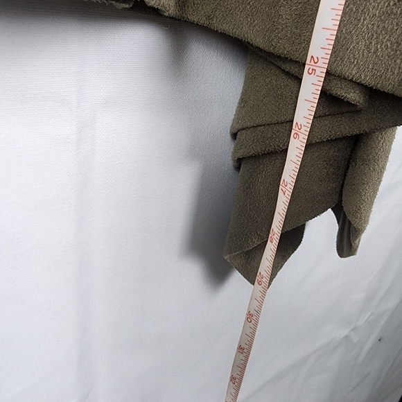 Gracia Vegan Suede Asymmetrical Hem Olive Green Blouse SIZE Large - Picture 6 of 6